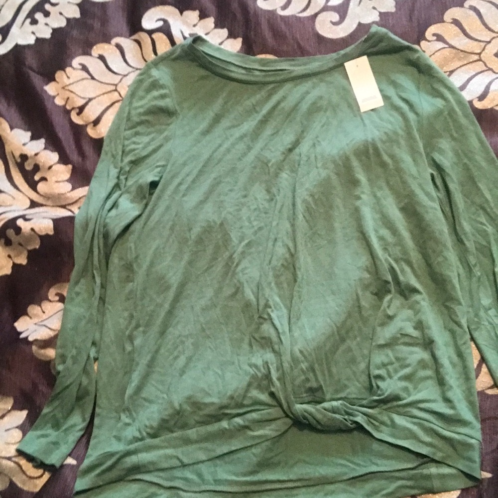 Green knot front long sleeve tshirt